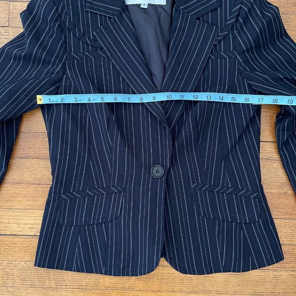 Trina Turk Pinstripe Blazer & Shorts Suit Set Made in USA Size 8 6 - Picture 6 of 16